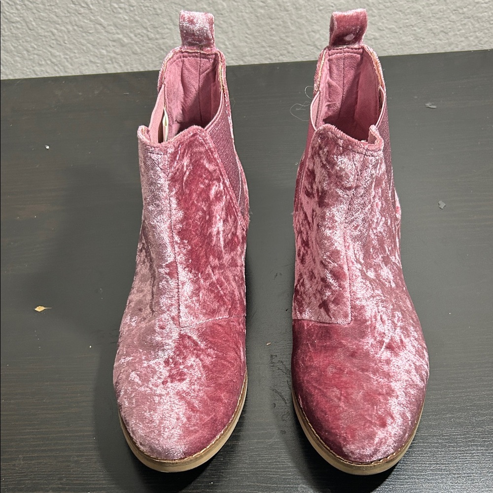 Toms Crushed Velvet Chelsea Boots